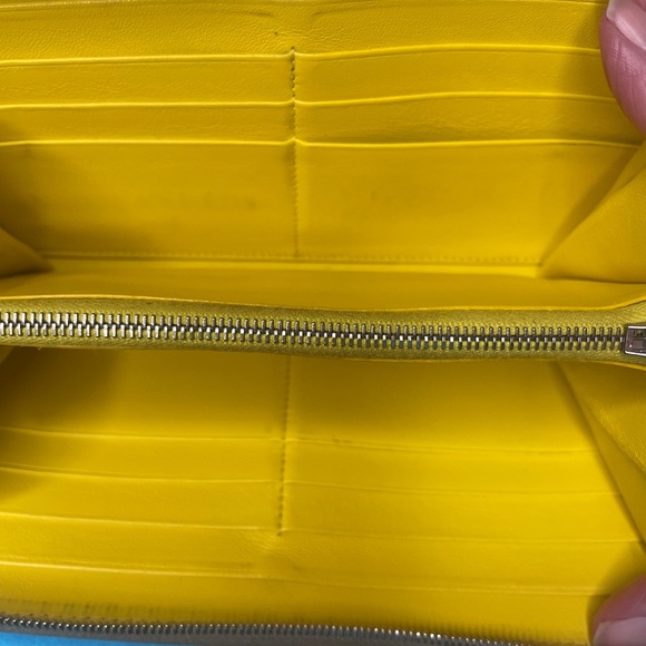 Celine Pebble Leather Wallet Yellow Interior Excel cond. Includes box & dust bag - Picture 9 of 15